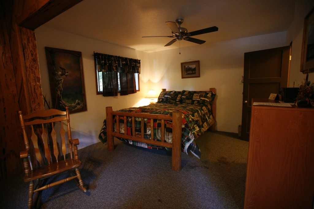 Chinook Queen bedroom