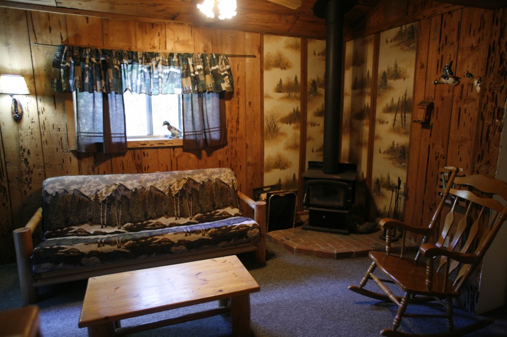 Chinook - living room area in Queen bedroom