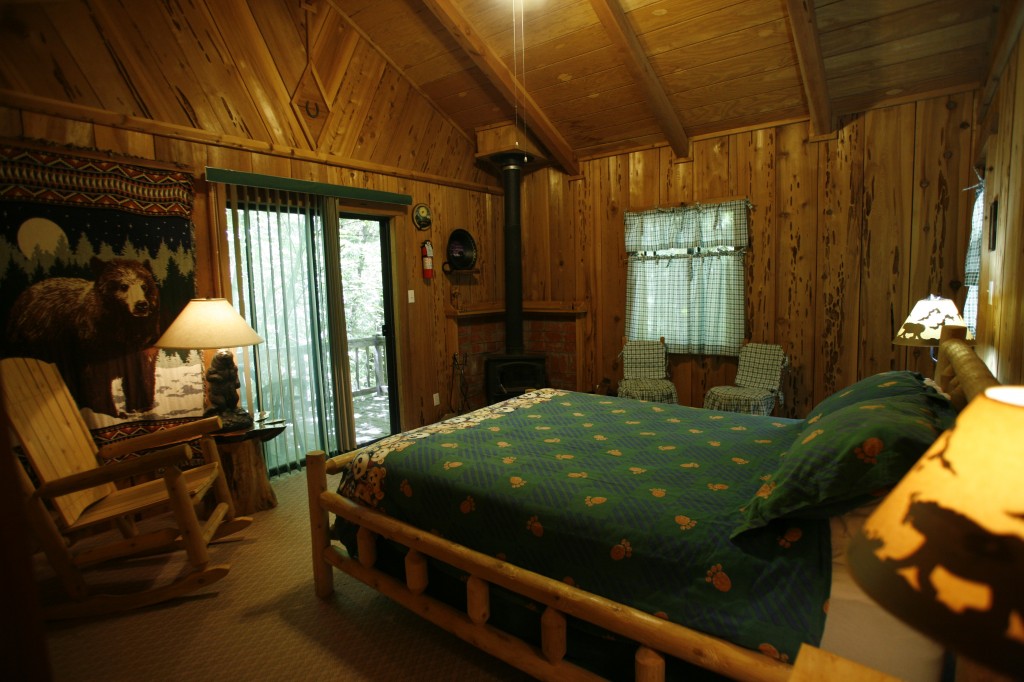 Circle B Queen bedroom