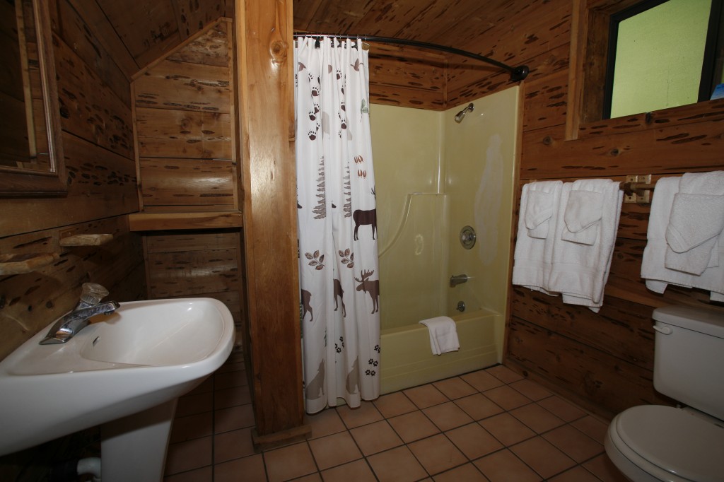 Grove Twin bathroom