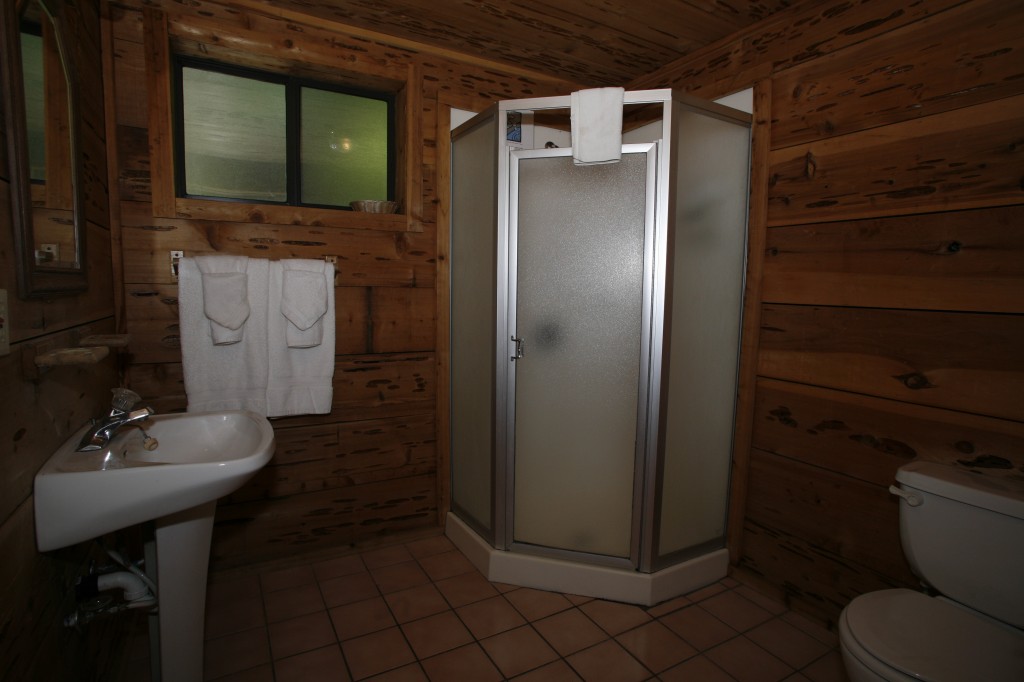 Grove King bathroom